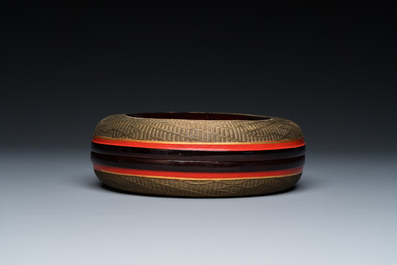 A Chinese gilt-copper-wire-mounted red and brown lacquer necklace box and cover, 18/19th C.