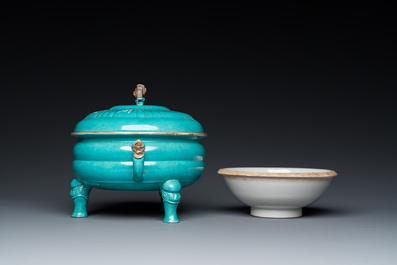 A Chinese turquoise-glazed tripod bowl and cover, 19th C.