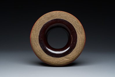 A Chinese gilt-copper-wire-mounted red and brown lacquer necklace box and cover, 18/19th C.