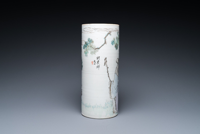A Chinese qianjiang cai hat stand, signed Liu Hongxiang 劉宏祥, 19/20th C.