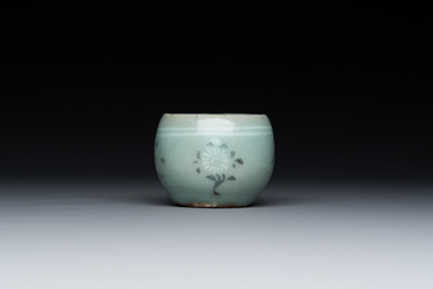 A Korean inlaid celadon cup on a stand, probably Goryeo, 13/14th C.