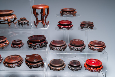 71 fraaie Chinese houten sokkels, 19/20e eeuw