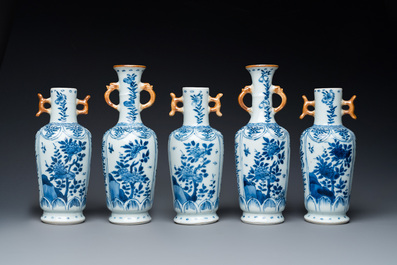 Een Chinees blauw-wit kaststel van vijf vazen met floraal decor, Kangxi