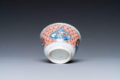13 stukken Chinees blauw-wit en famille rose porselein, Kangxi en later