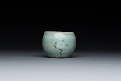 A Korean inlaid celadon cup on a stand, probably Goryeo, 13/14th C.