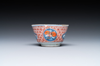 13 stukken Chinees blauw-wit en famille rose porselein, Kangxi en later