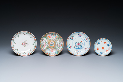 13 stukken Chinees blauw-wit en famille rose porselein, Kangxi en later