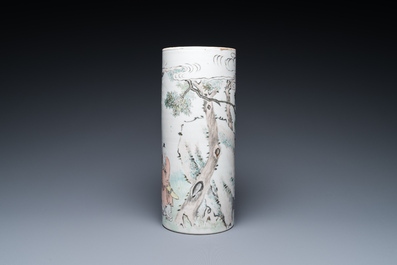 A Chinese qianjiang cai hat stand, signed Liu Hongxiang 劉宏祥, 19/20th C.