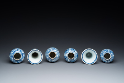 Een Chinees blauw-wit kaststel van zes vazen met floraal decor, Kangxi