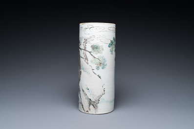 A Chinese qianjiang cai hat stand, signed Liu Hongxiang 劉宏祥, 19/20th C.