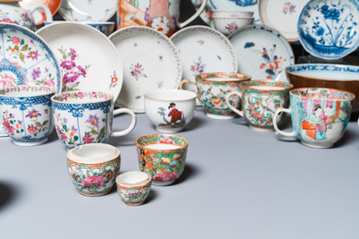 Een diverse collectie Chinees porselein, Kangxi en later