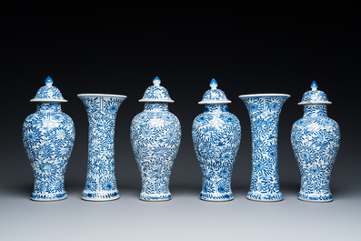 Een Chinees blauw-wit kaststel van zes vazen met floraal decor, Kangxi