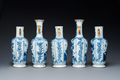 Een Chinees blauw-wit kaststel van vijf vazen met floraal decor, Kangxi