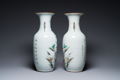 Een paar Chinese famille rose vazen, gesigneerd Yu Yongfeng 余永豐, gedateerd 1922