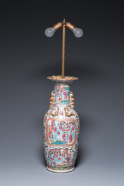 Een Chinese Canton famille rose vaas als lamp gemonteerd, 19e eeuw