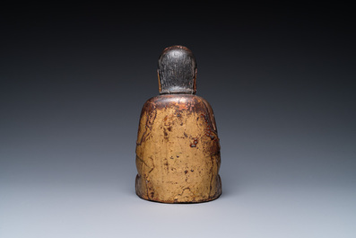 Un Arhat en bois dor&eacute; et laqu&eacute;, Chine, Ming