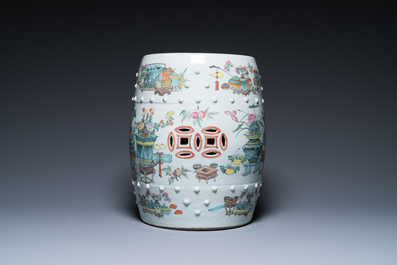 A Chinese qianjiang cai garden seat with antiquities in the style of Xu Pinheng 許品衡, 19th C.