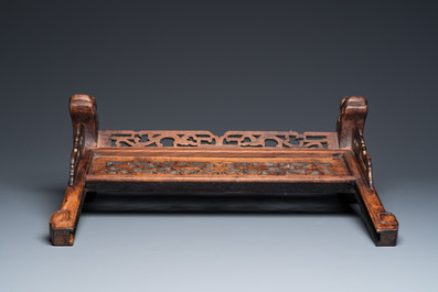 A Chinese wooden table screen with a qianjiang cai plaque, signed Wang Yeting 汪野亭, dated 1924