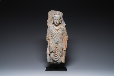 Sculpture de Bouddha Shakyamuni en schiste gris, Gandhara, 3/4&egrave;me