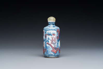 Een Chinese blauw-witte en koperrode snuiffles, 19e eeuw