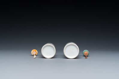 Two Chinese famille verte 'dragons' snuff bottles, 19th C.