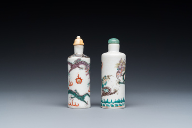 Two Chinese famille verte 'dragons' snuff bottles, 19th C.