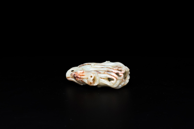 Vijf Chinese snijwerken in celadon en witte jade, 19/20e eeuw