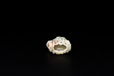 Vijf Chinese snijwerken in celadon en witte jade, 19/20e eeuw