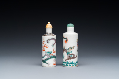 Two Chinese famille verte 'dragons' snuff bottles, 19th C.