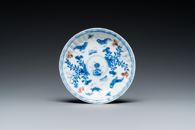 Een Chinese blauw-witte en koperrode kop en schotel, Kangxi