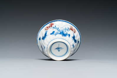 Een Chinese blauw-witte en koperrode kop en schotel, Kangxi