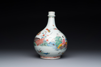 A Dutch-decorated Japanese Arita bottle with Kakiemon-style decoration, Edo, 17/18th C.