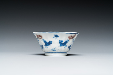 Een Chinese blauw-witte en koperrode kop en schotel, Kangxi