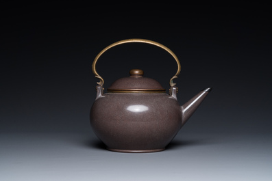Th&eacute;i&egrave;re couverte en gr&egrave;s de Yixing poli de couleur pourpre pour le march&eacute; thai, Chine, 19&egrave;me