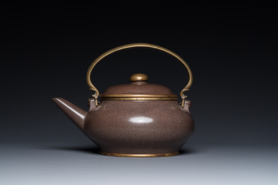 Th&eacute;i&egrave;re couverte en gr&egrave;s de Yixing poli pour le march&eacute; thai, Chine, 19&egrave;me