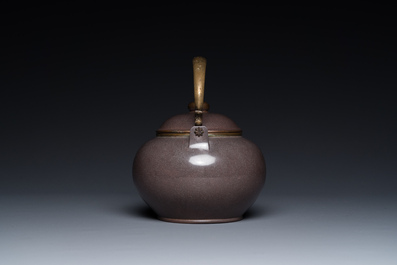 Th&eacute;i&egrave;re couverte en gr&egrave;s de Yixing poli de couleur pourpre pour le march&eacute; thai, Chine, 19&egrave;me