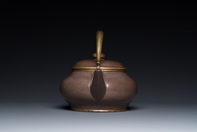 Th&eacute;i&egrave;re couverte en gr&egrave;s de Yixing poli pour le march&eacute; thai, Chine, 19&egrave;me