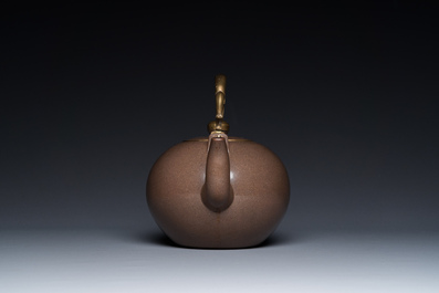 Th&eacute;i&egrave;re couverte en gr&egrave;s de Yixing poli pour le march&eacute; thai, Chine, 19&egrave;me