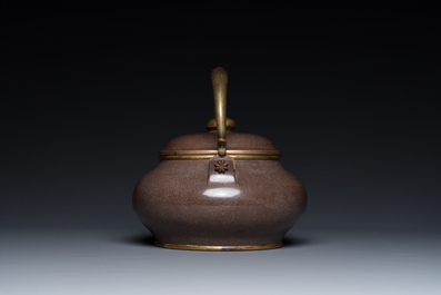 Th&eacute;i&egrave;re couverte en gr&egrave;s de Yixing poli pour le march&eacute; thai, Chine, 19&egrave;me