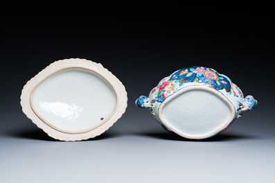 Grande terrine couverte sur son support en porcelaine de Chine famille rose &agrave; d&eacute;cor de feuilles de tabac, Qianlong
