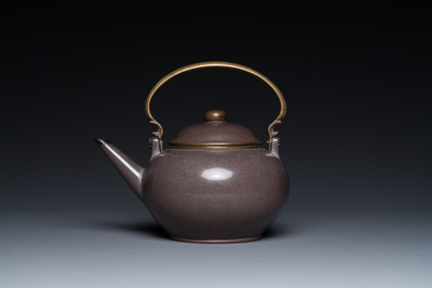 Th&eacute;i&egrave;re couverte en gr&egrave;s de Yixing poli de couleur pourpre pour le march&eacute; thai, Chine, 19&egrave;me