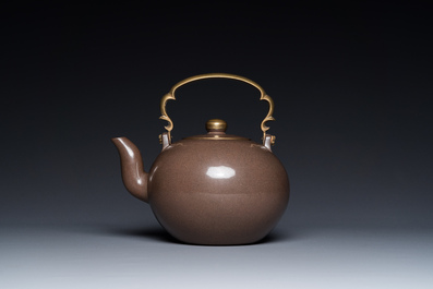 Th&eacute;i&egrave;re couverte en gr&egrave;s de Yixing poli pour le march&eacute; thai, Chine, 19&egrave;me