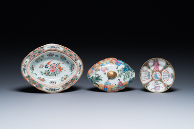 Een Chinese Canton famille rose 'Wu Shuang Pu' kop en schotel en een dekselterrine, 19e eeuw