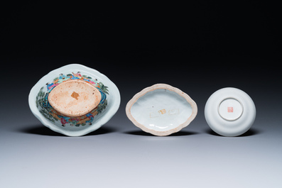 Een Chinese Canton famille rose 'Wu Shuang Pu' kop en schotel en een dekselterrine, 19e eeuw
