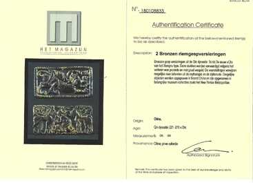 Twee Chinese riemgespversieringen in verguld brons, Xiongnu cultuur, Qin