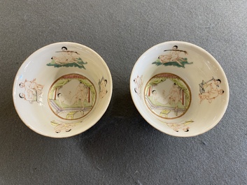 Twee Chinese famille rose kommen met erotisch decor, Kangxi merk, 19e eeuw