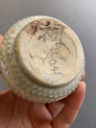Een Chinese peervormige qingbai vaas, Song/Jin