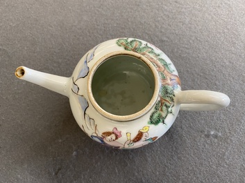Een Chinese famille rose 'Vier elementen' theepot met deksel, Qianlong