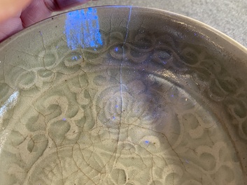 Een Chinese Yaozhou celadon kom, Song of later