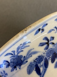 Een Chinees blauw-wit kaststel van vier vazen met dames en kinderen, Kangxi merk, 19e eeuw